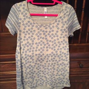 ⭐️ Like new LuLaRoe Classic T